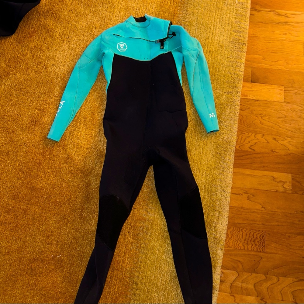 Vissla fullsuit 3/2, youth size 16, light blue and black